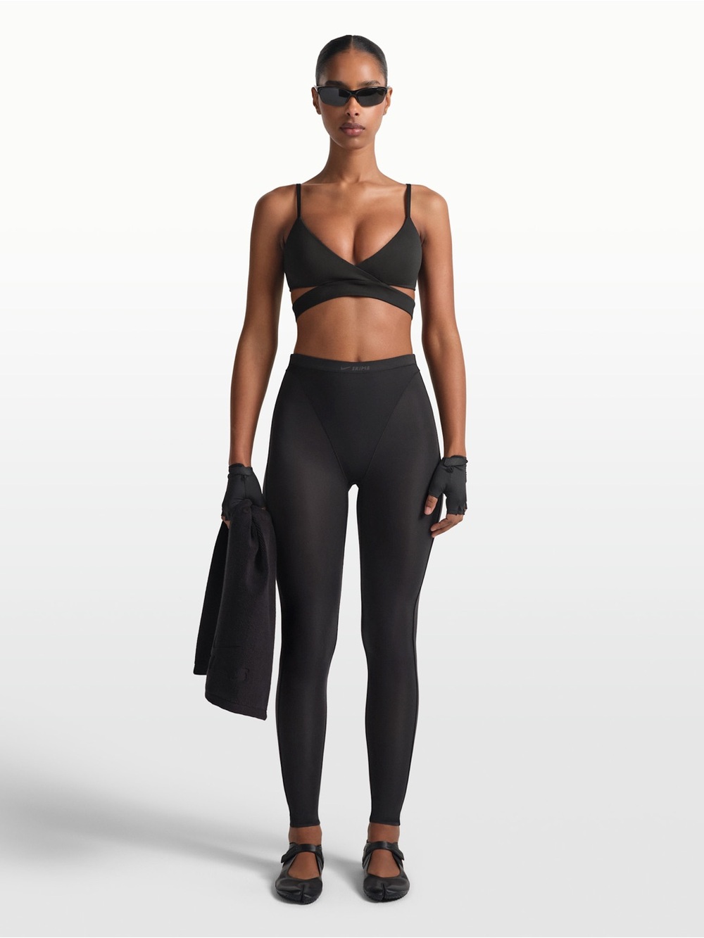 NIKE SKIMS WEIGHTLESS LAYERS HIGH WAISTED V PANEL LEGGINGS IN OBSIDIAN XS S